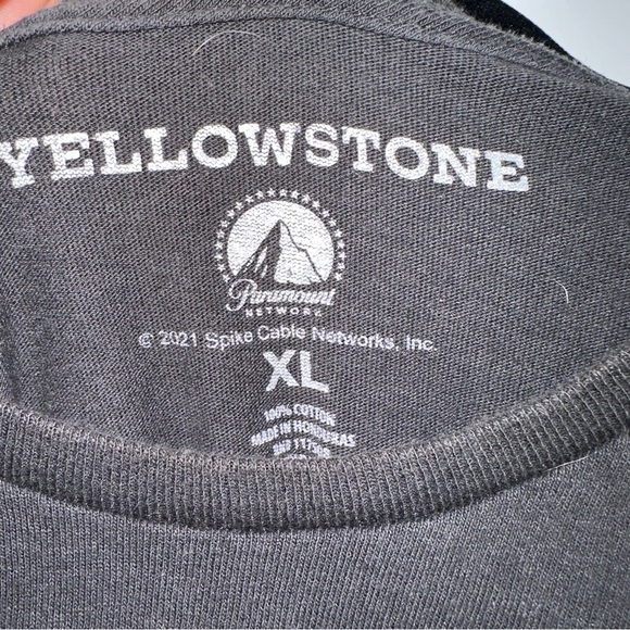 Yellowstone T Shirt - Picture 3 of 3